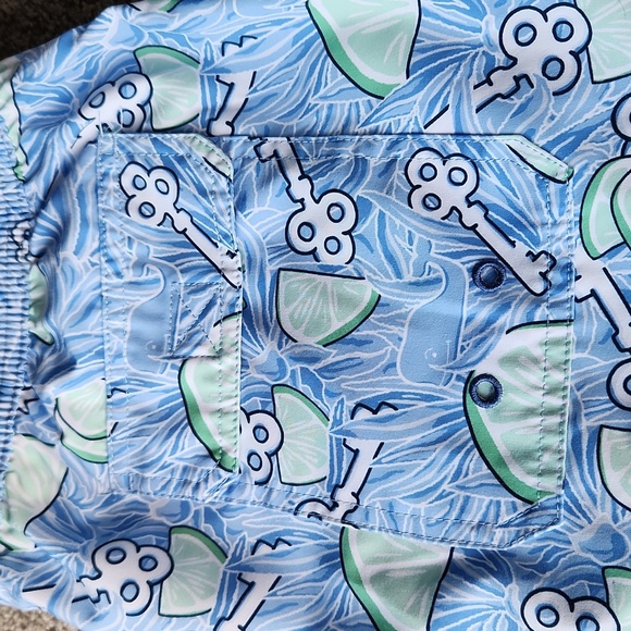 Vineyard Vines Men's Swim Trunks - Picture 3 of 4